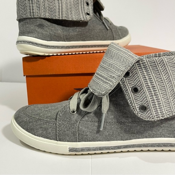 Rocket Dog Penwell Convertible High Top/Low Top
Fold Down Collar Canvas Sneaker - Picture 5 of 16